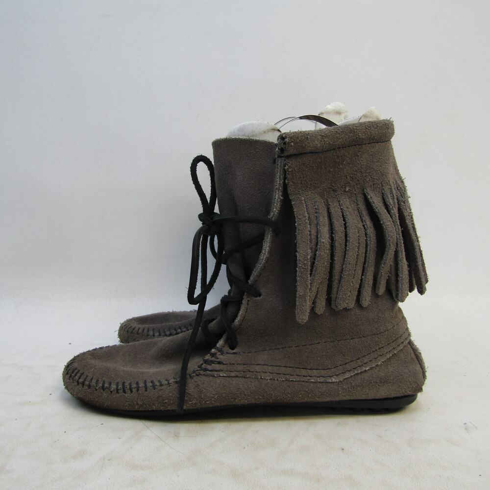 Minnetonka Womens Size 5 M Gray Suede Fringe Lace Up Moccasins Boots